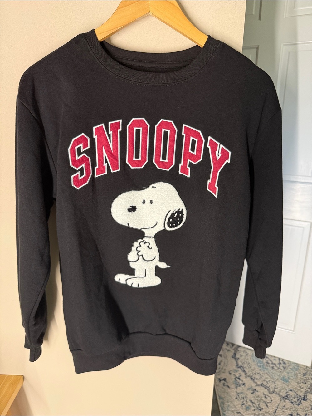 Peanuts Snoopy black sweatshirt